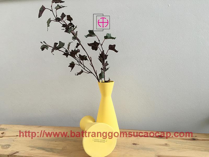 Lọ cắm hoa màu vàng