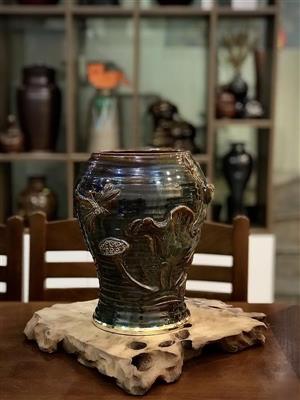 Lọ vuốt tay đắp sen độc bản màu nâu đồng