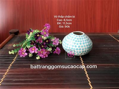 Vò cắm hoa thấp chấm bi